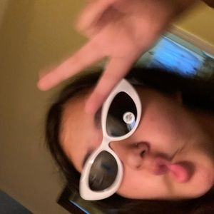 Meet your Posher, Iris